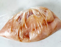 『鶏のゴマ焼き』を作る写真(撮影:エニママ)