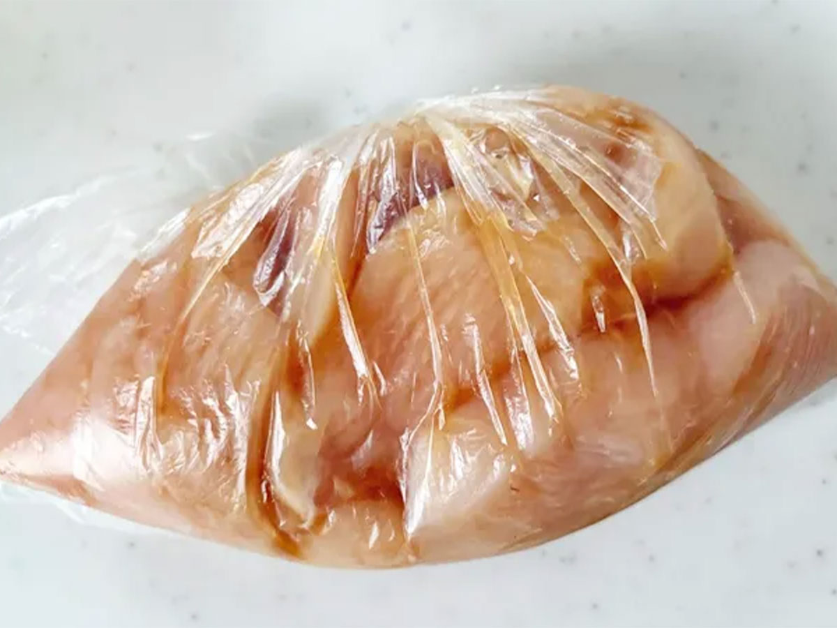 『鶏のゴマ焼き』を作る写真（撮影：エニママ）