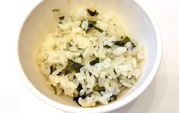 『わかめご飯』の完成写真（撮影：エニママ）