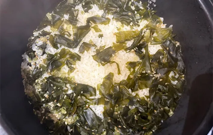 『わかめご飯』の完成写真（撮影：エニママ）