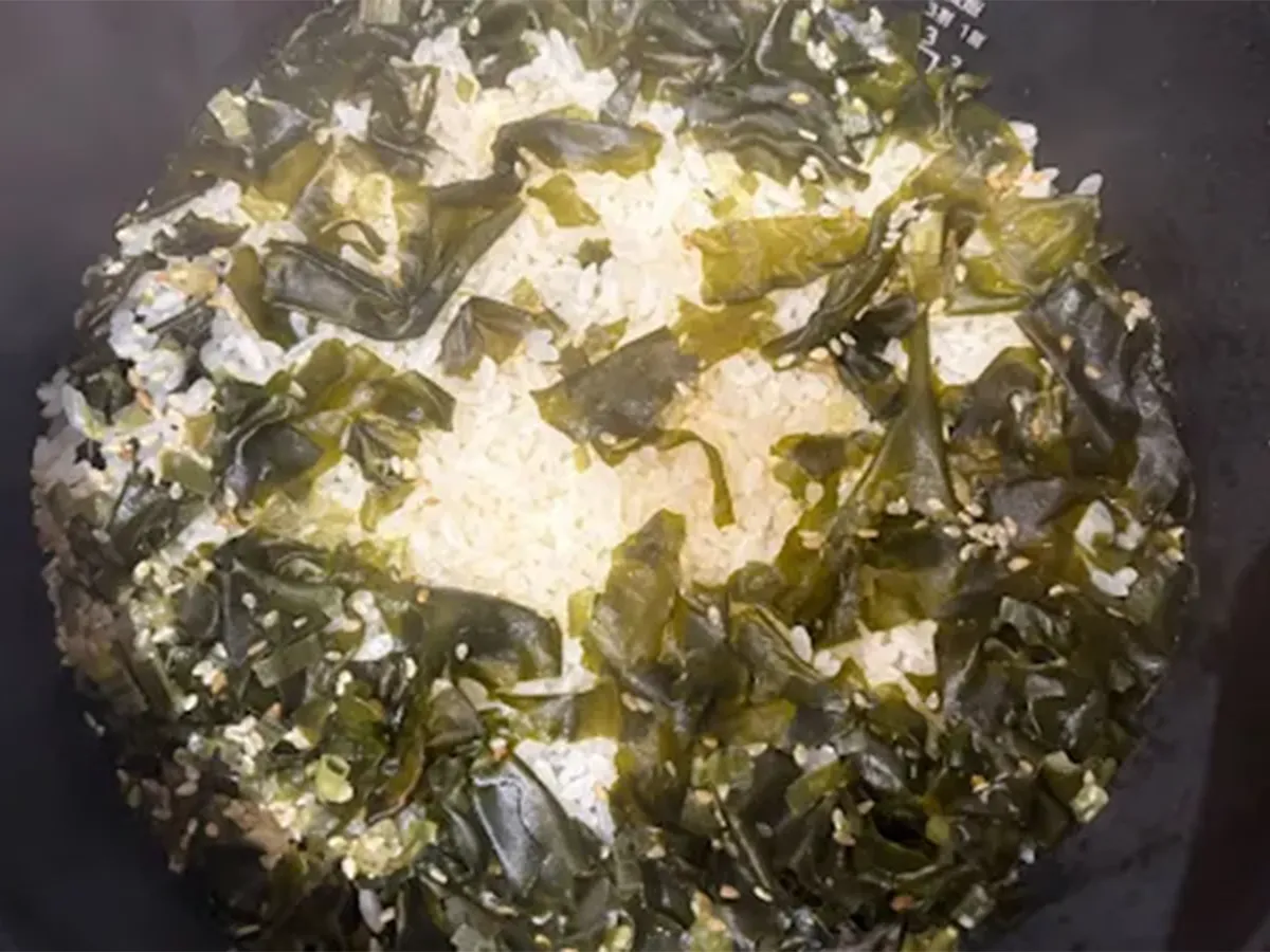 『わかめご飯』の完成写真(撮影:エニママ)
