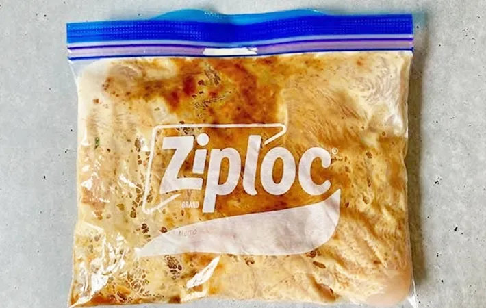 『鶏むね肉のしっとり焼き』を作る写真（撮影：エニママ）