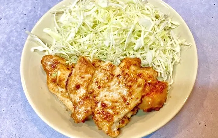 『鶏むね肉のしっとり焼き』の完成写真（撮影：エニママ）