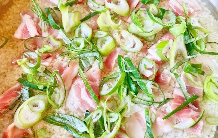 『長ネギの炊き込みご飯』を作る写真（撮影：エニママ）