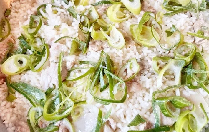 『長ネギの炊き込みご飯』を作る写真（撮影：エニママ）