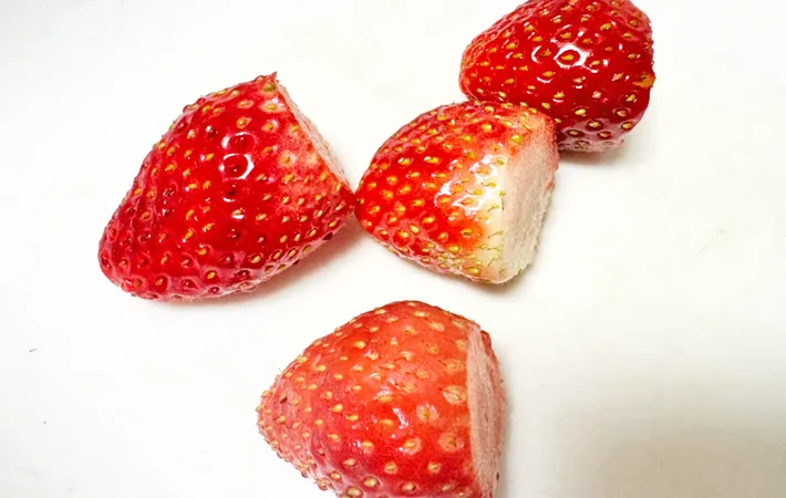 『イチゴあんバタートースト』を作る写真（撮影：エニママ）