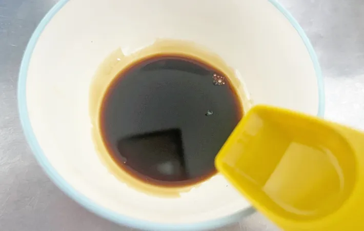 『ベーコンはさみ大根ステーキ』を作る写真（撮影：エニママ）