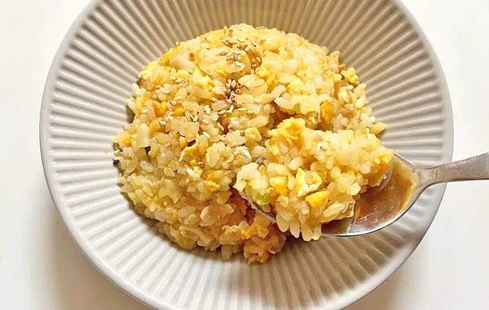 『冷凍餃子を使ったチャーハン』の完成写真（撮影：エニママ）