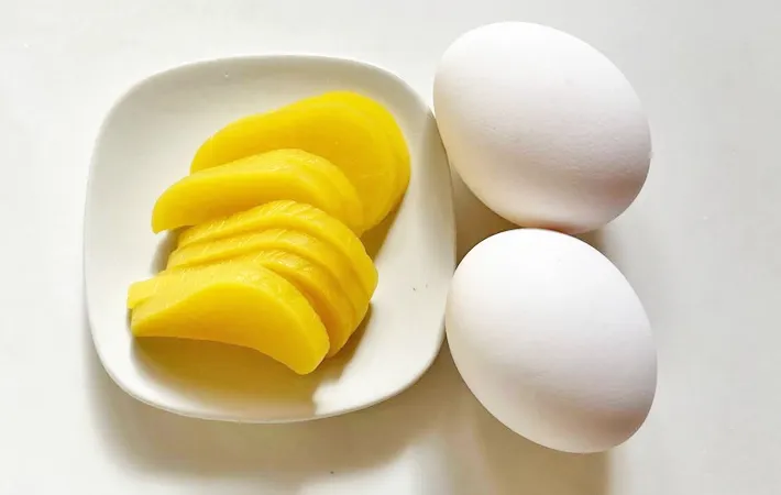 『たくあん入りの玉子焼き』の材料写真（撮影：エニママ）