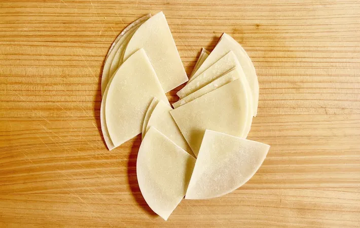 『お手軽ワンタン風スープ』を作る写真（撮影：エニママ）