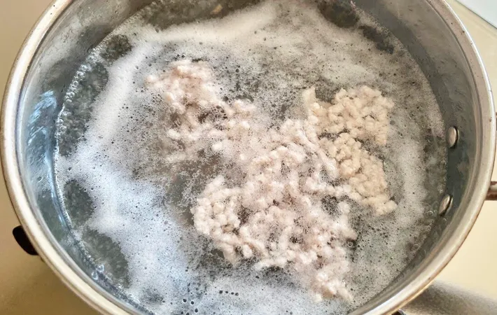 『お手軽ワンタン風スープ』を作る写真（撮影：エニママ）