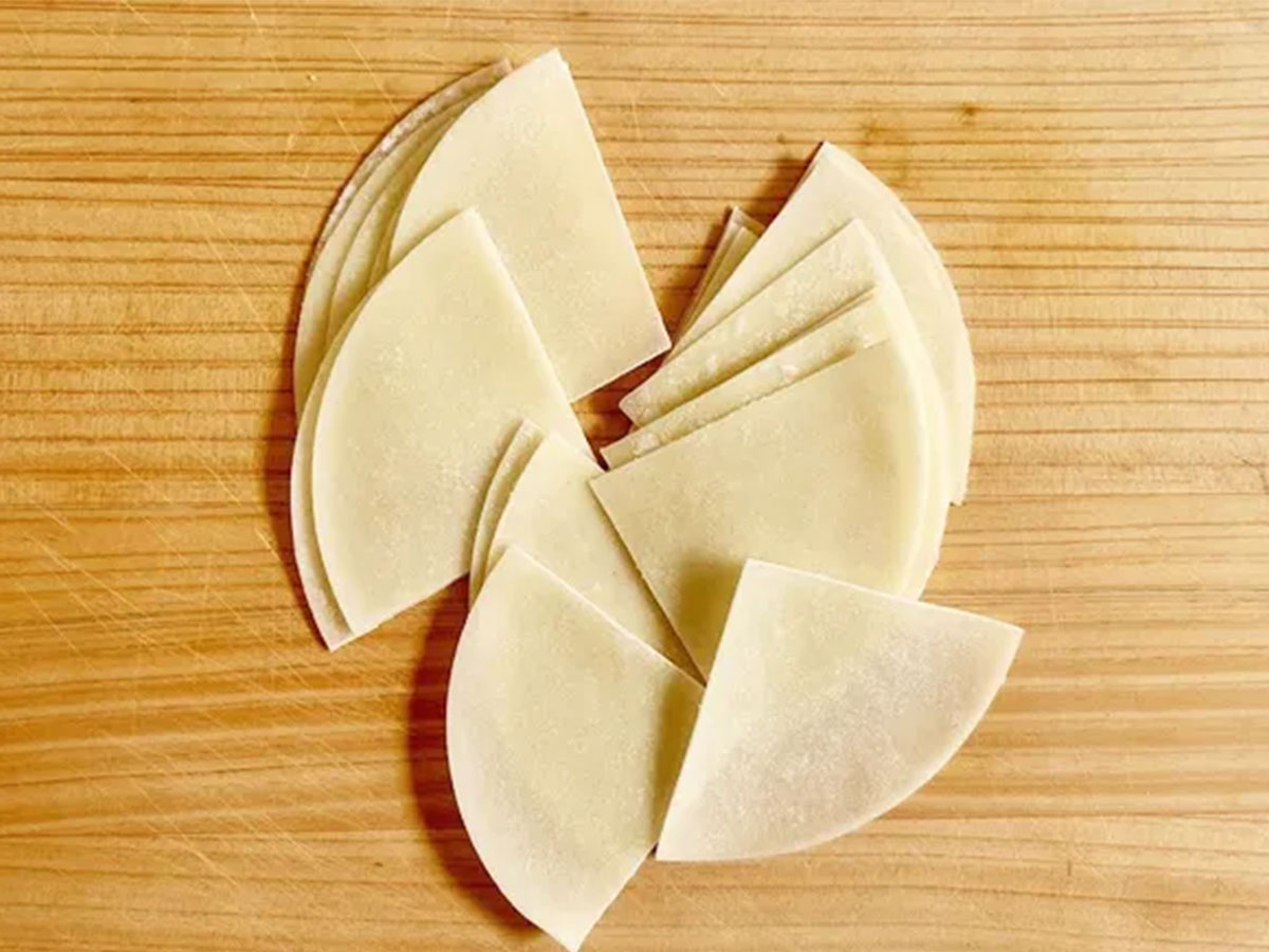 『お手軽ワンタン風スープ』を作る写真（撮影：エニママ）