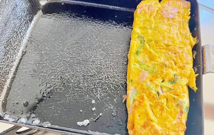 『豆苗入りの玉子焼き』を作る写真（撮影：エニママ）