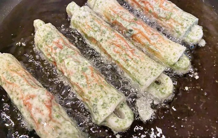 『ちくわチーズ揚げ』を作る写真（撮影：エニママ）