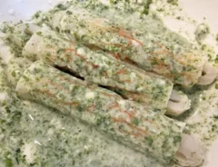 ちくわに衣をつける写真（撮影：エニママ）