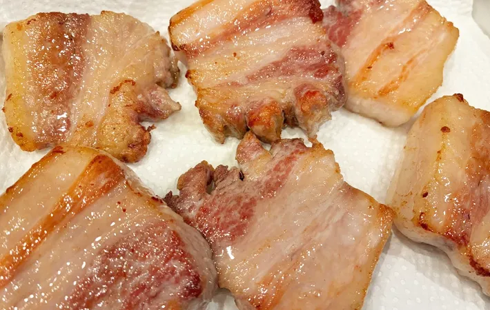 『マーマレードジャム入り豚の角煮』を作る写真（撮影：エニママ）