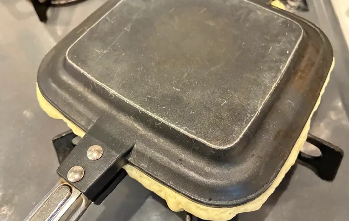 『10円パン』を作る写真（撮影：エニママ）