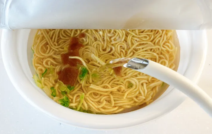 『チョモランマU.F.O』を作る写真（撮影：エニママ）