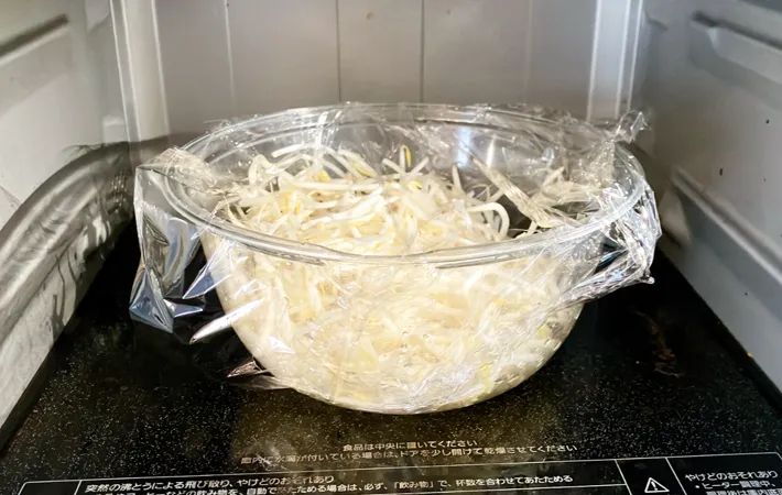 『チョモランマU.F.O』を作る写真（撮影：エニママ）