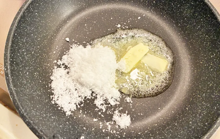 『ココナッツサブレで激うまフロランタン』を作る写真（撮影：エニママ）