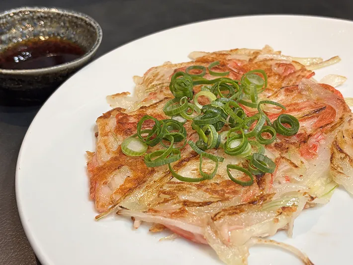 新たまねぎとカニカマのチーズ焼きの写真（画像提供：『JAあわじ島』）