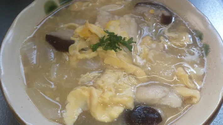 新たまねぎと鶏肉の卵とじ（画像提供：『JAあわじ島』）