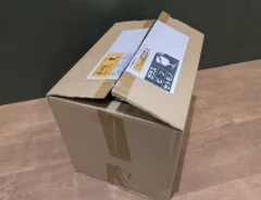 ダンボールの写真（撮影：grapeライフハック編集部）