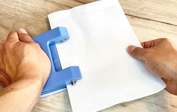 『薬ファイル』を作る写真（撮影：キジカク）