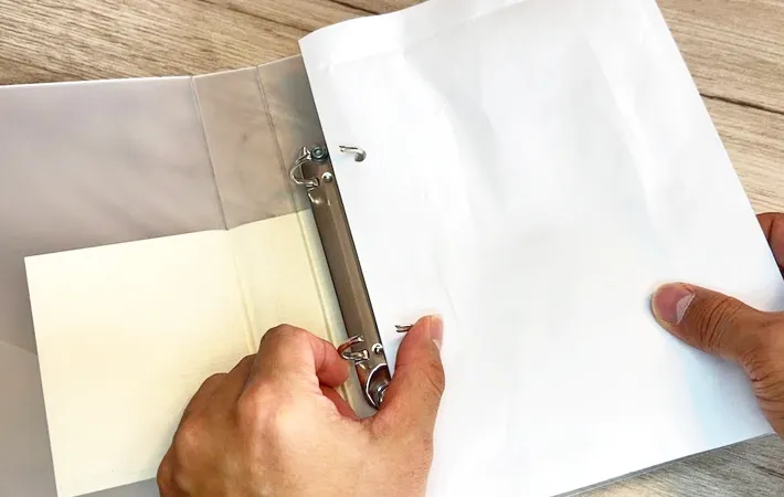 『薬ファイル』を作る写真（撮影：キジカク）