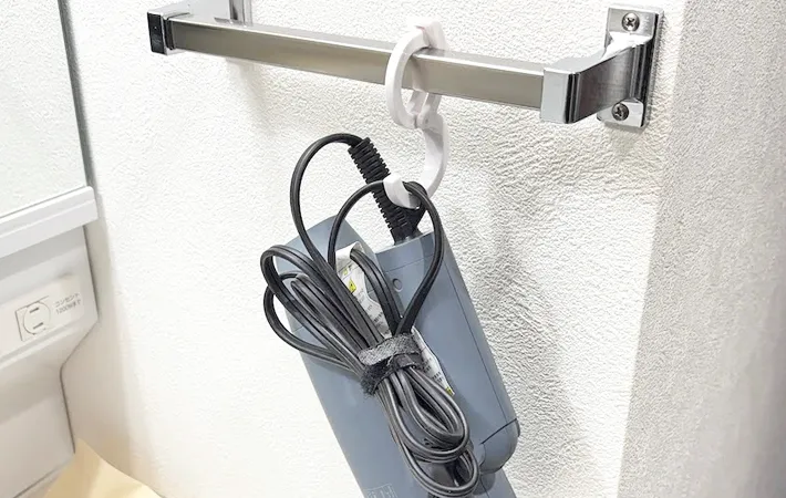 『ダイソー しっかりとまるＳ字フック』の使用写真（撮影：キジカク）