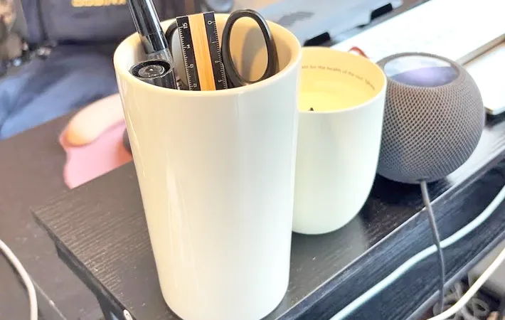 『磁器ベージュキッチンツールスタンド』の使用写真（撮影：キジカク）