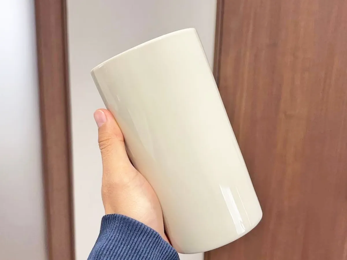 『磁器ベージュキッチンツールスタンド』の写真(撮影:キジカク)