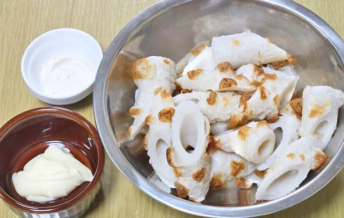 『唐揚げ粉を使うちくわの唐揚げ』の材料写真（撮影：キジカク）