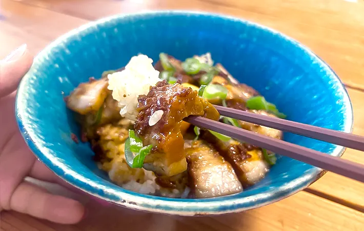 チャーシュー丼の完成写真（撮影：エニママ）