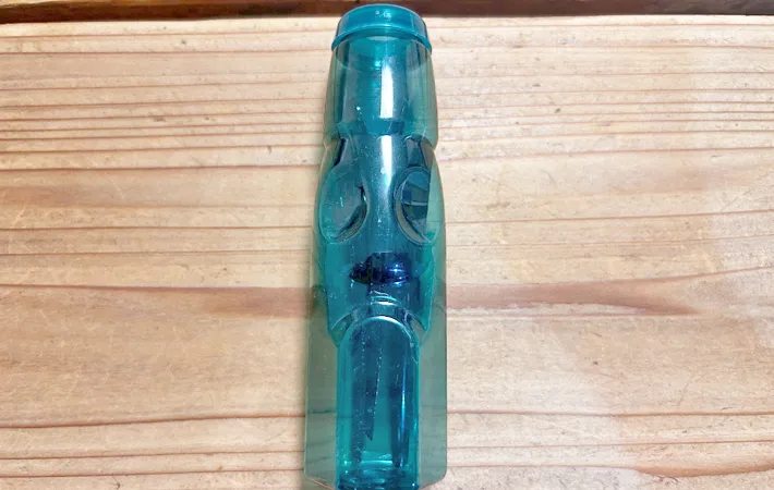 『ヘアクリップ入れたラムネ容器』の写真（撮影：エニママ）