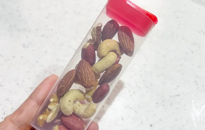 『ナッツが入ったチョコベビーの容器』の写真（撮影：エニママ）