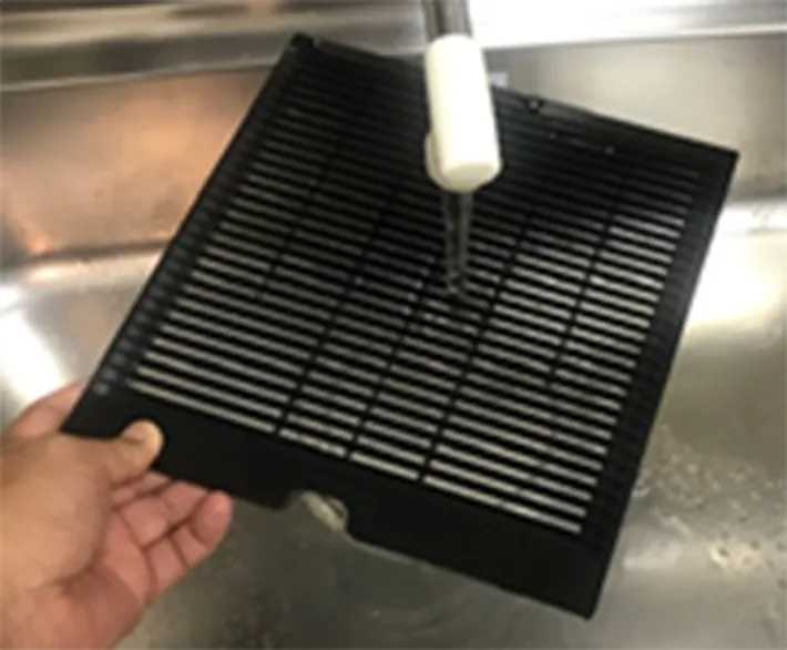 水洗いしている写真