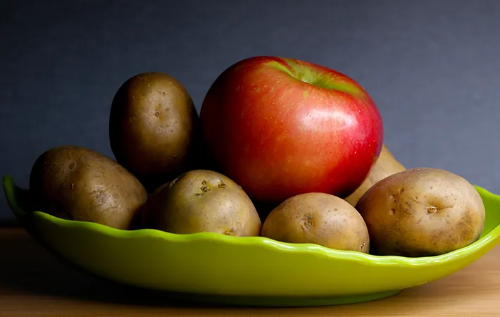 リンゴとジャガイモの写真