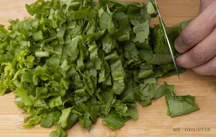 『葉大根でふりかけを作る工程』の写真