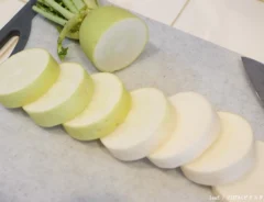 大根を切る写真