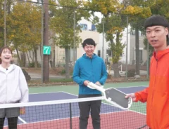 ２０２６年３月から始まった『バッテリィズ』がメインMCのYouTubeチャンネルの１場面の画像