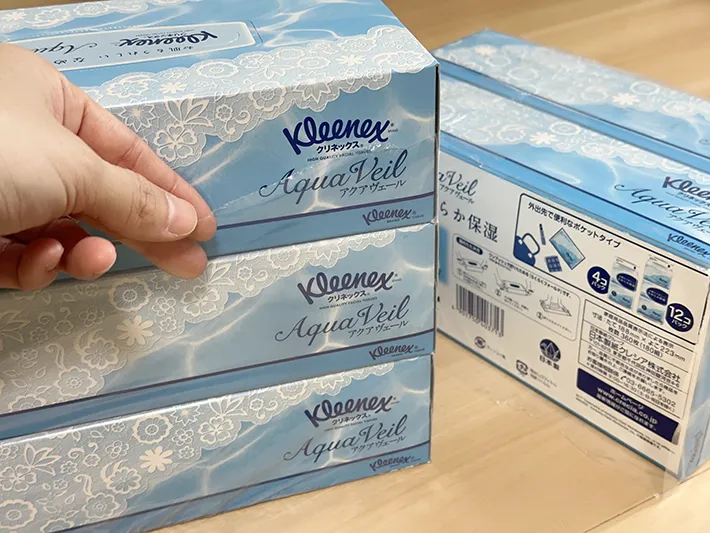 箱ティッシュの外装ビニールきれいに剥がせた画像（撮影：grapeライフハック編集部）