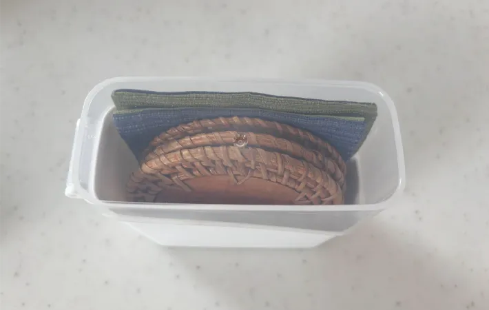 コースターを入れて蓋を閉めた画像（撮影：エニママ）