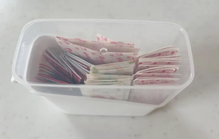 絆創膏を入れて蓋を閉めた画像（撮影：エニママ）