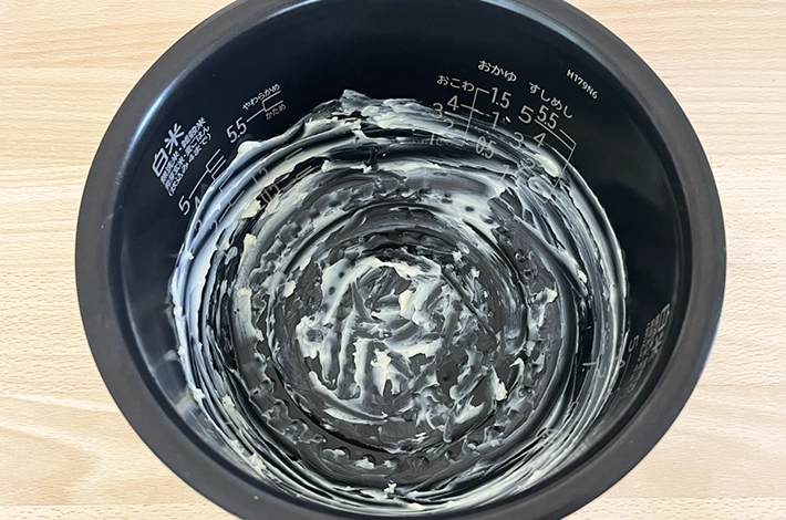 『ブレンディ蒸しケーキ』の調理写真（撮影：grapeフード編集部）