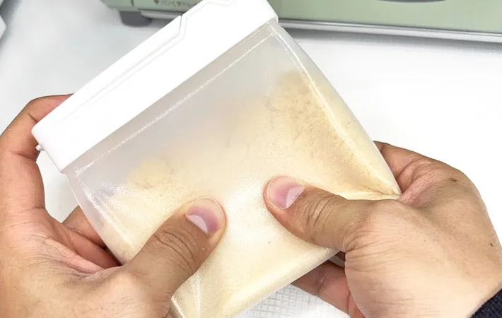 『ダイソー 揉んでほぐせる調味料ストッカー』の使用写真（撮影：キジカク）