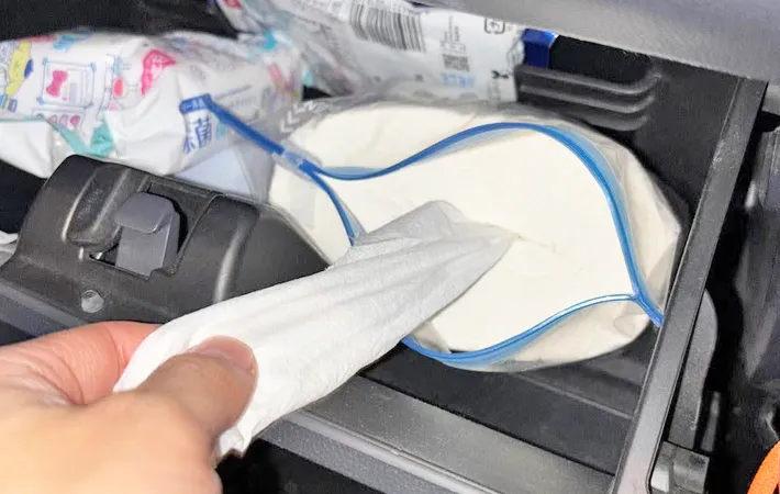 『トイレットペーパーの芯を外して持ち運ぶ方法』の写真（撮影：キジカク）