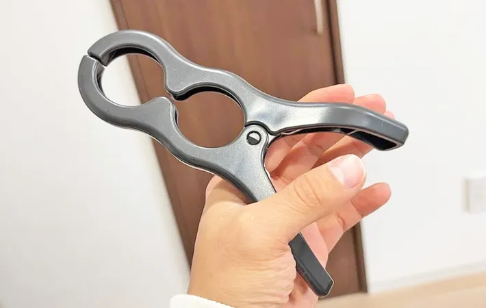 『ダイソー 挟む鍋ふたスタンド』の写真（撮影：キジカク）