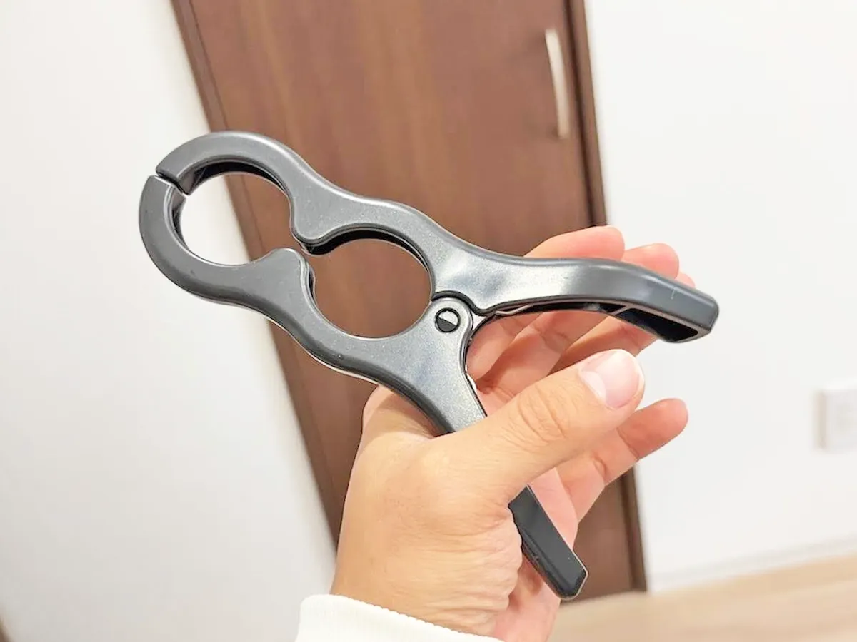 『ダイソー 挟む鍋ふたスタンド』の写真(撮影:キジカク)