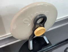 ダイソーの鍋蓋フックの写真(撮影:キジカク)